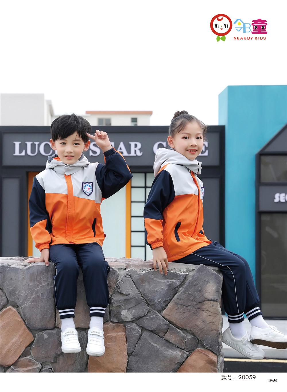 幼兒園橙色沖鋒衣防寒服，熱賣5萬套